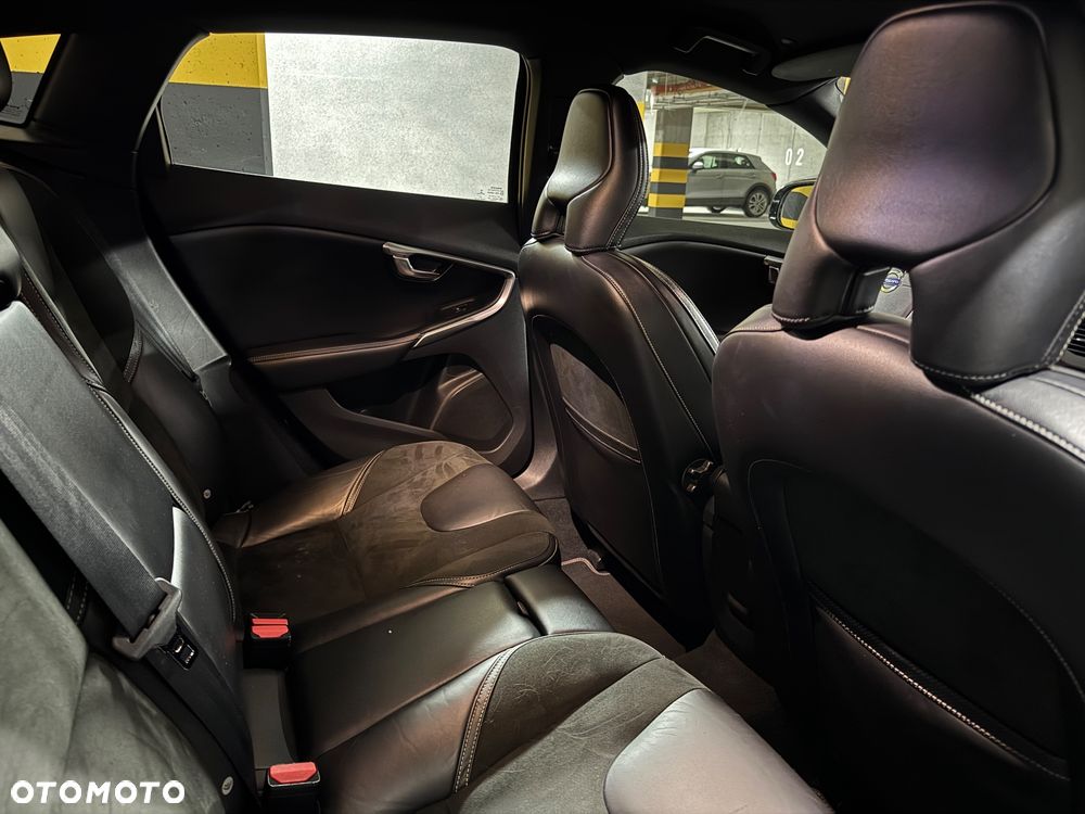 Volvo V40 D4 Drive-E R-Design Momentum - 9