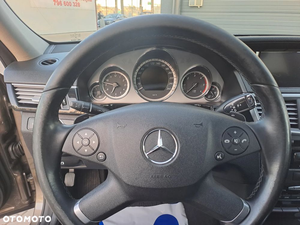 Mercedes-Benz Klasa E 350 CDI BlueEff - 17