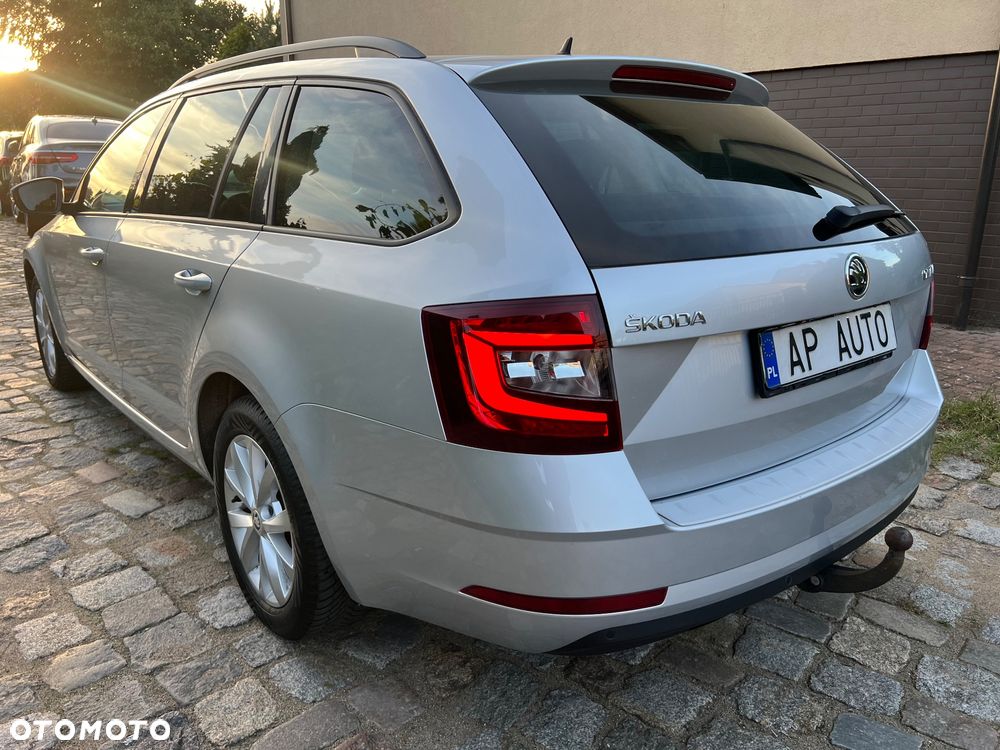 Skoda Octavia 1.6 TDI SCR Clever DSG - 3