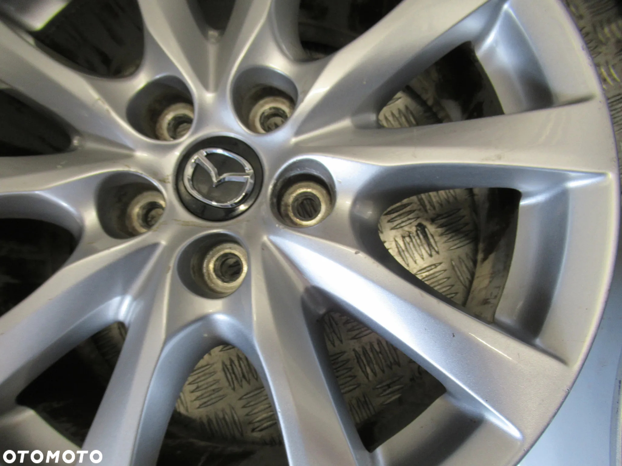 Felgi Mazda 3 5 6 7,5Jx17 et50 5x114,3 - 12