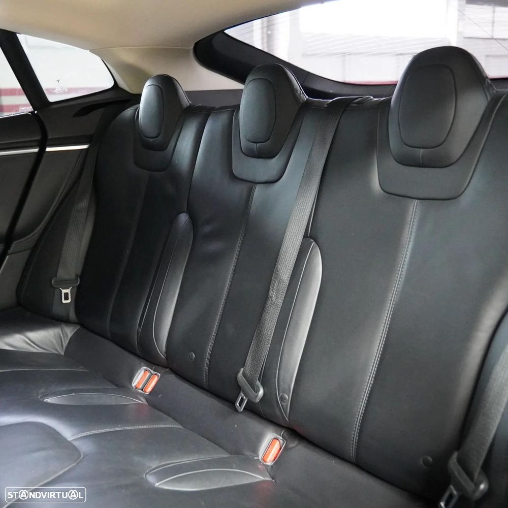 Tesla Model S 85 — fotografia 10