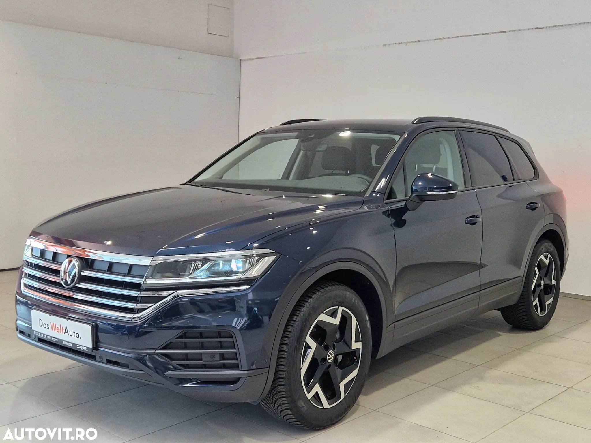 Volkswagen Touareg - 1