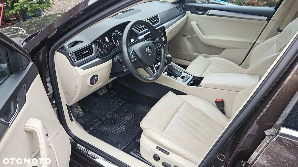 Skoda Superb 2.0 TDI DSG Premium Edition - 23