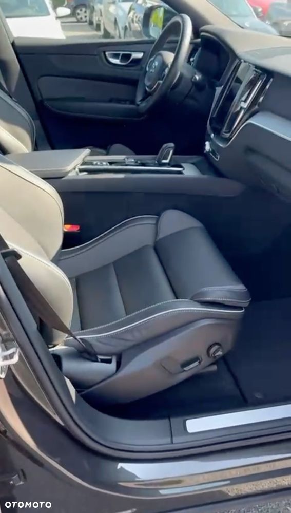 Volvo XC 60 B5 D AWD Ultimate Dark - 5