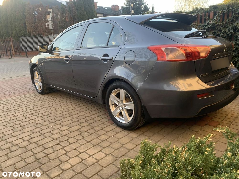 Mitsubishi Lancer 2010 photo 3