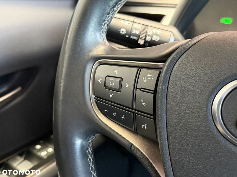 Lexus UX - 20