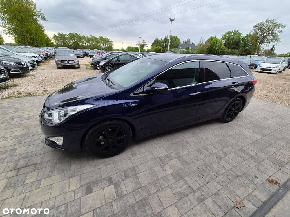 Hyundai i40 Kombi blue 1.6 Family - 11
