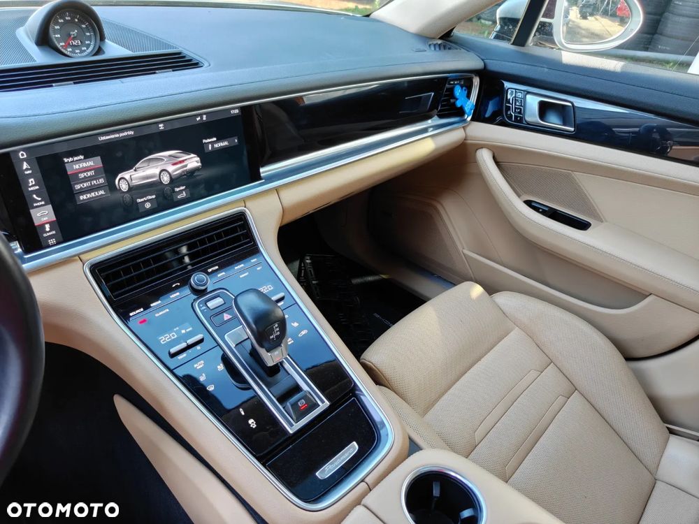 Porsche Panamera 4 - 22