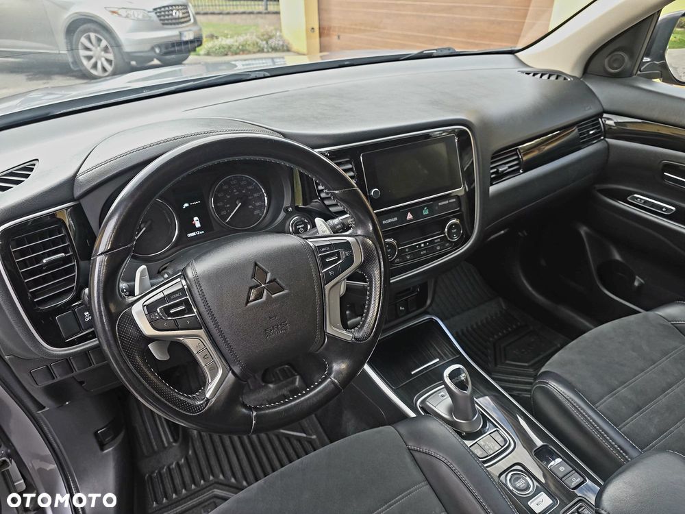 Mitsubishi Outlander - 15