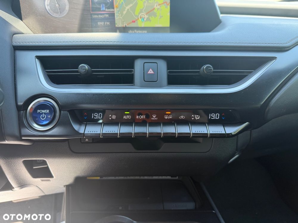 Lexus UX 250h GPF Business Edition AWD - 29