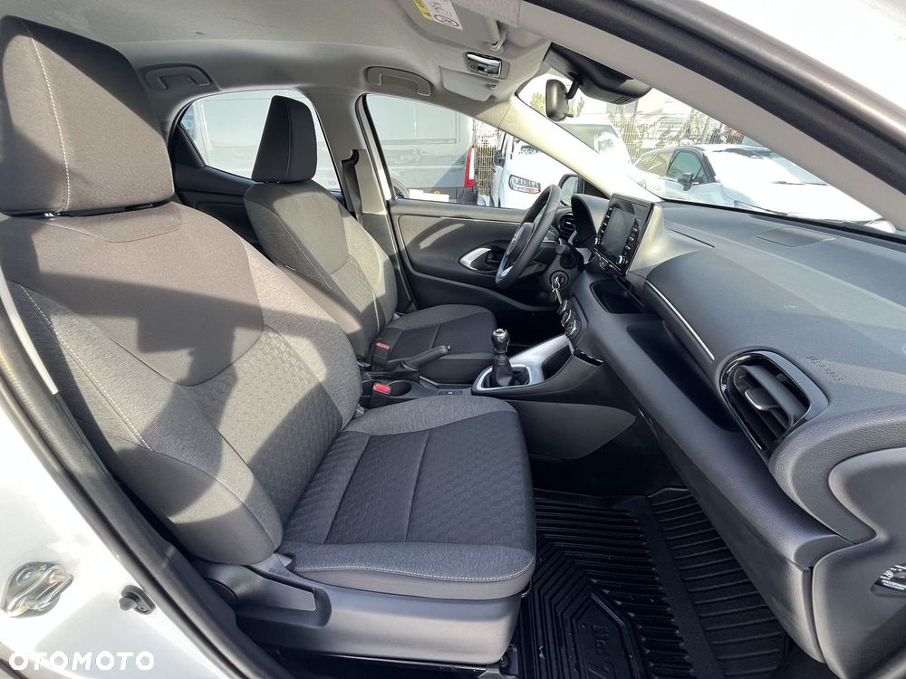 Toyota Yaris - 32