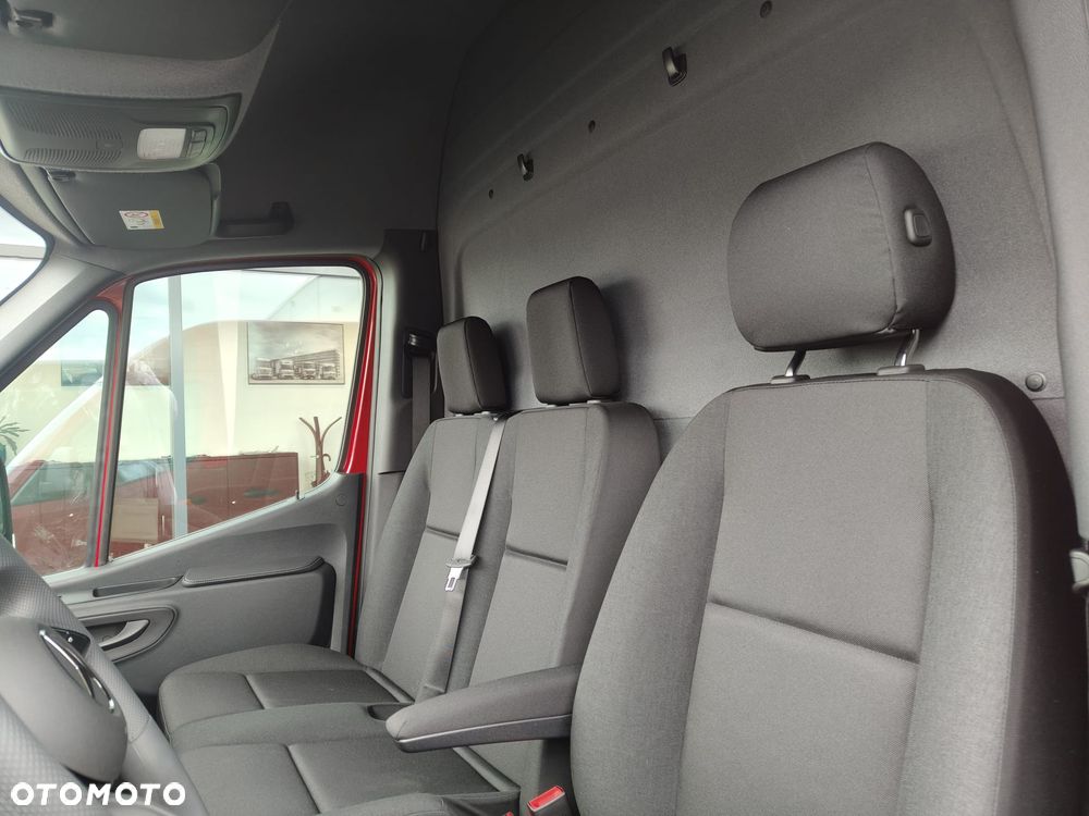 Mercedes-Benz Sprinter - 11