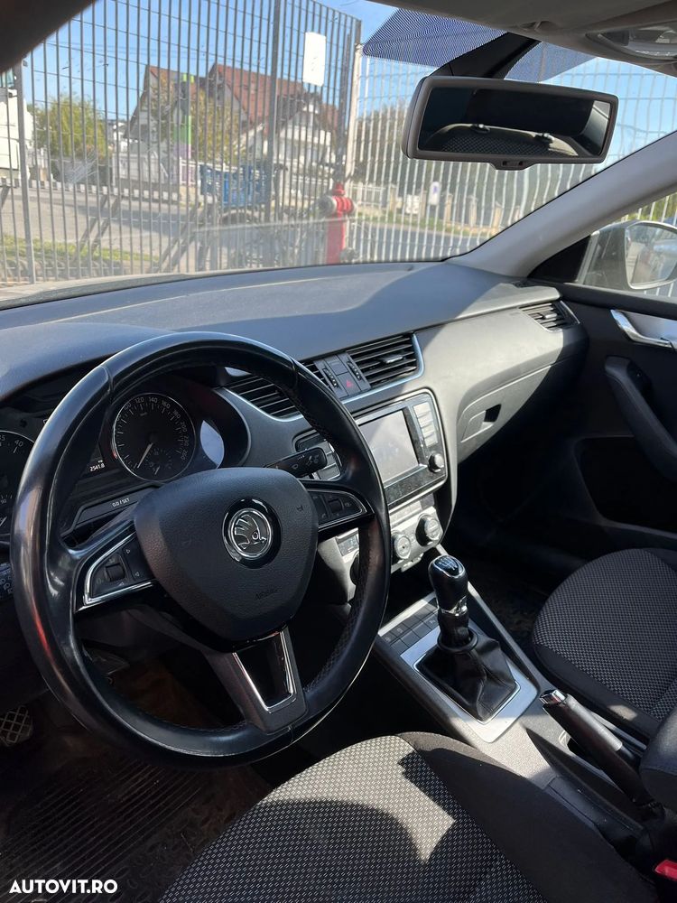 Skoda Octavia 1.6 TDI Active - 9