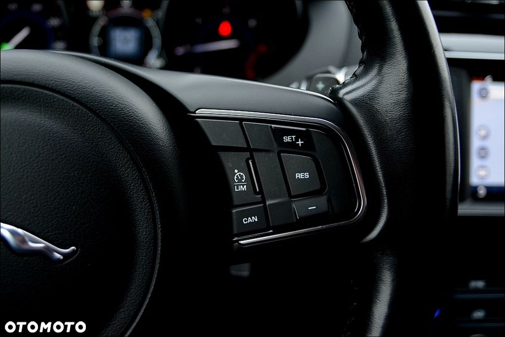 Jaguar F-Pace 2.0 i4D AWD Prestige - 28