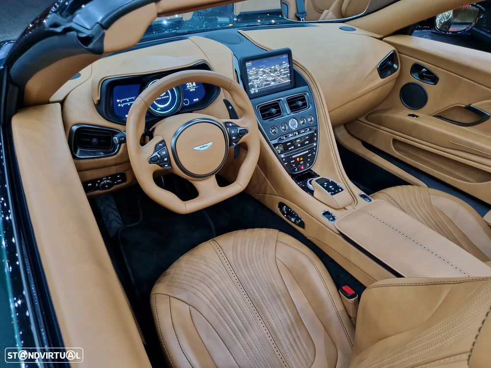 Aston Martin DB11 Volante V8 - 19