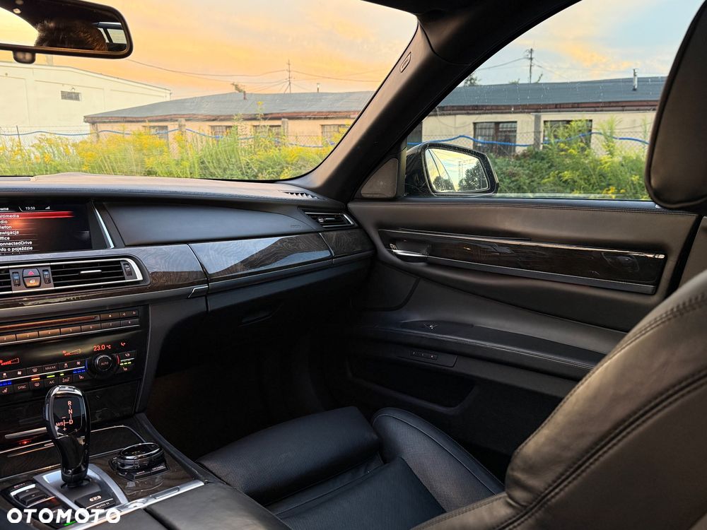 BMW Seria 7 - 20