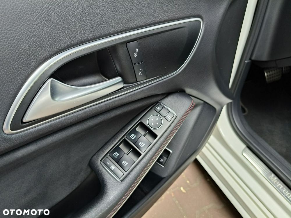 Mercedes-Benz CLA 180 7G-DCT AMG Line - 18