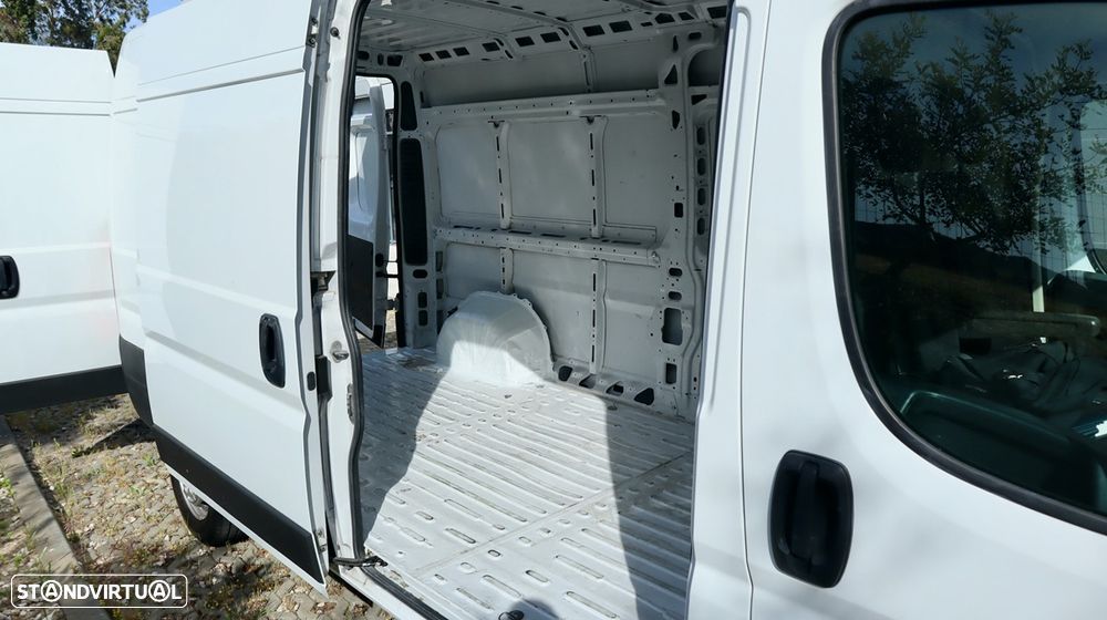 Peugeot Boxer Furgão 330 L3H2 2.2 BlueHDi 120cv - 16