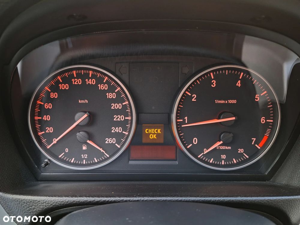 BMW Seria 3 318i - 11