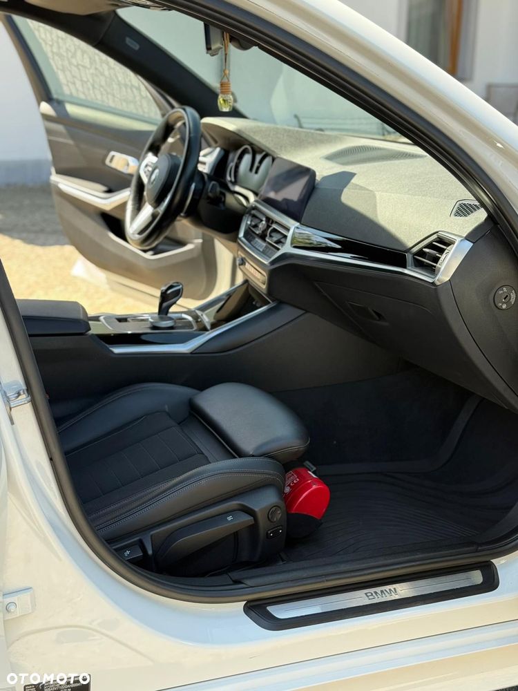 BMW Seria 3 320d xDrive Sport Line - 13