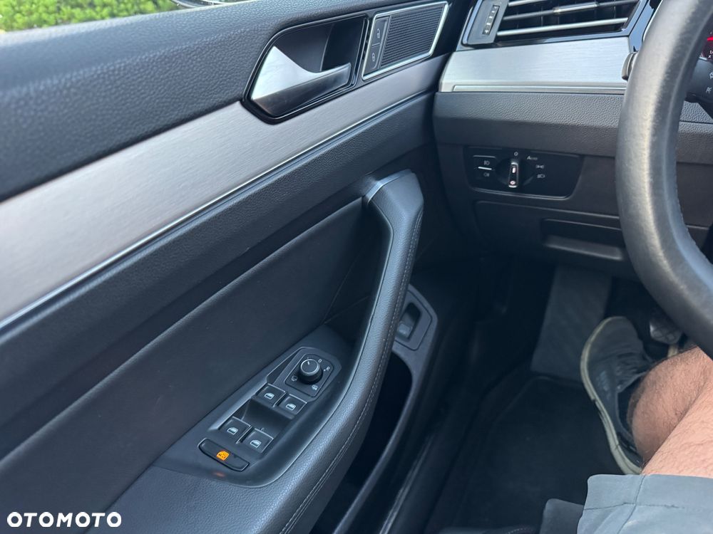 Volkswagen Passat 2.0 TDI BMT Highline - 22