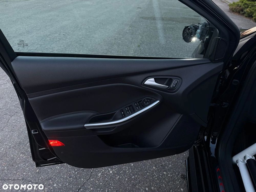 Ford Focus 2.0 EcoBoost ST - 25