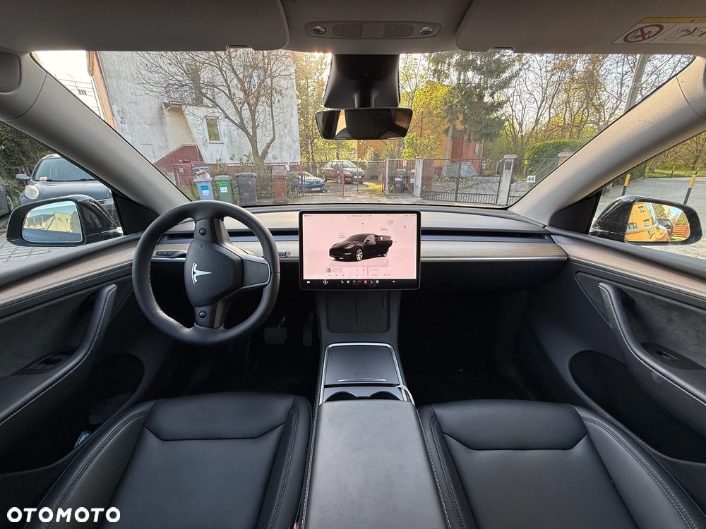Tesla Model Y Long Range Dual Motor AWD - 8