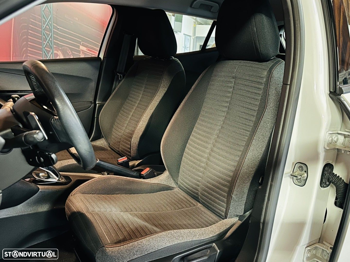 Peugeot 2008 1.2 PureTech Active Pack EAT8 - 6