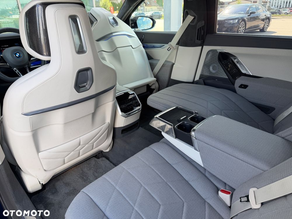 BMW i7 - 36