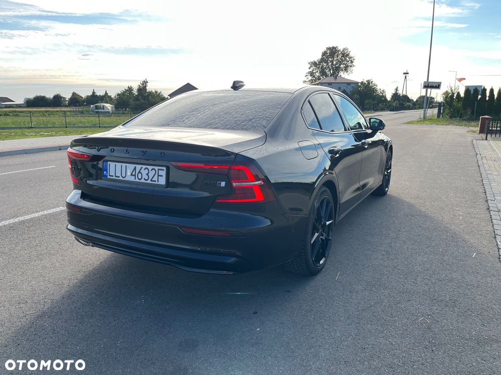 Volvo S60 B5 B AWD Plus Dark - 4