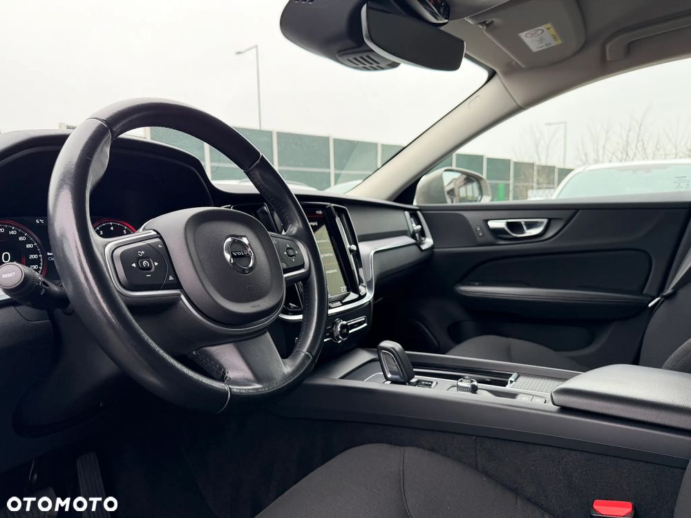 Volvo V60 B3 B Momentum Core - 17