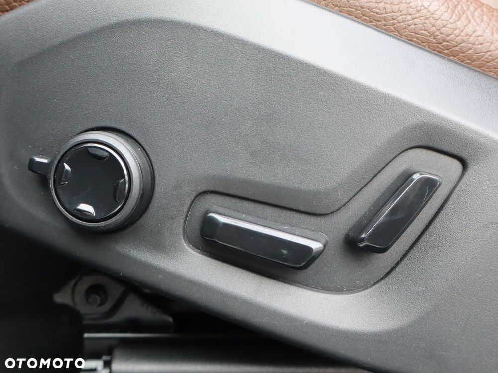 Volvo XC 60 B4 D AWD Momentum - 19