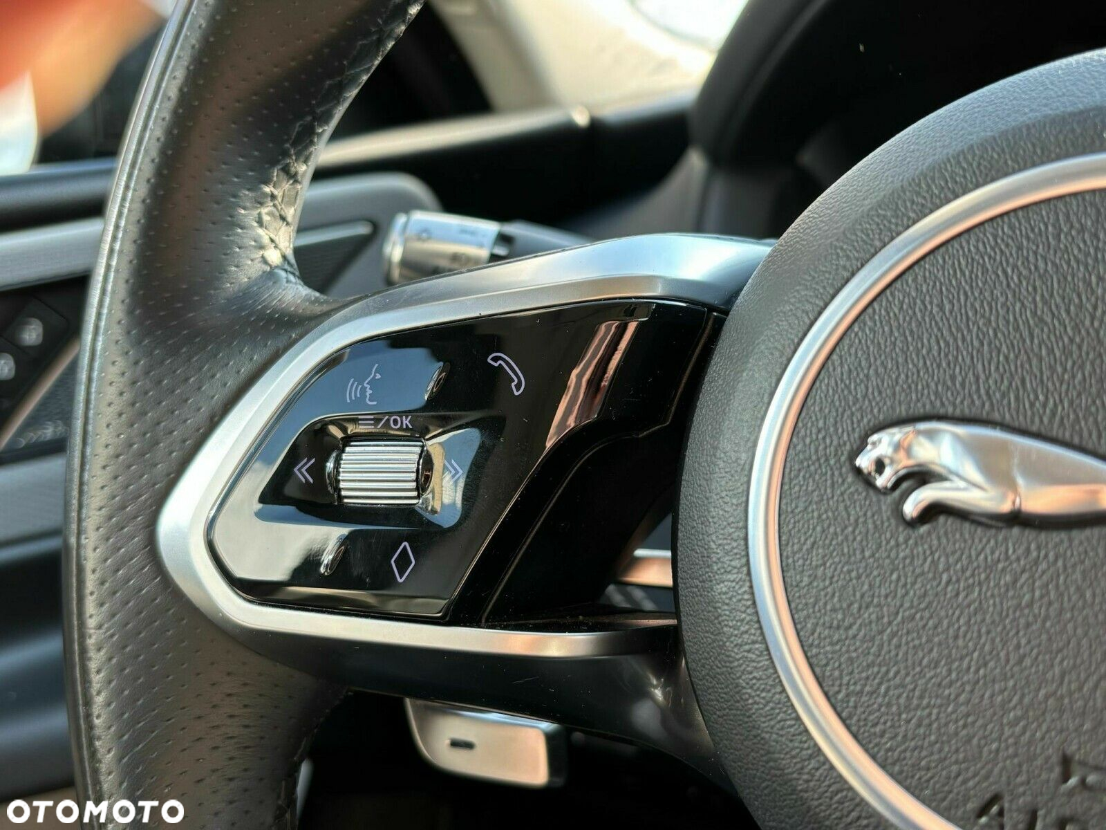 Jaguar XE 2.0 P250 R-Dynamic Black - 24