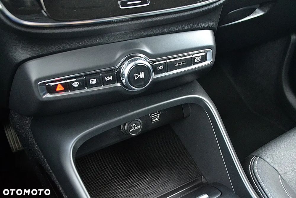 Volvo XC 40 T3 Momentum - 27