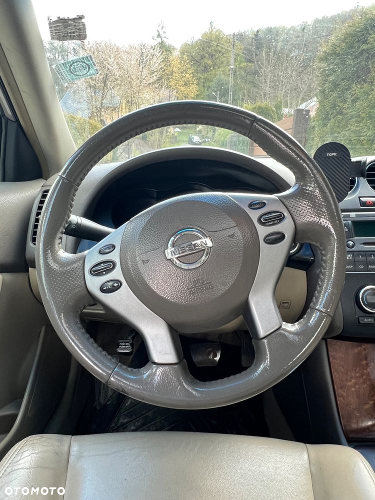 Nissan Altima - 8