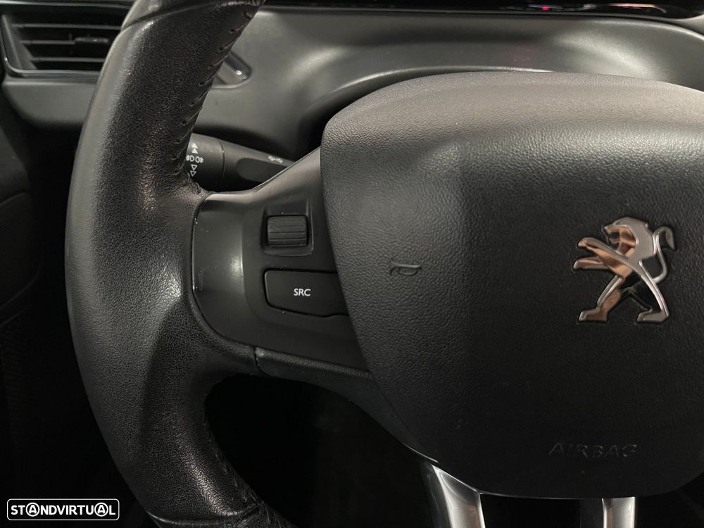 Peugeot 208 1.2 PureTech Style - 32