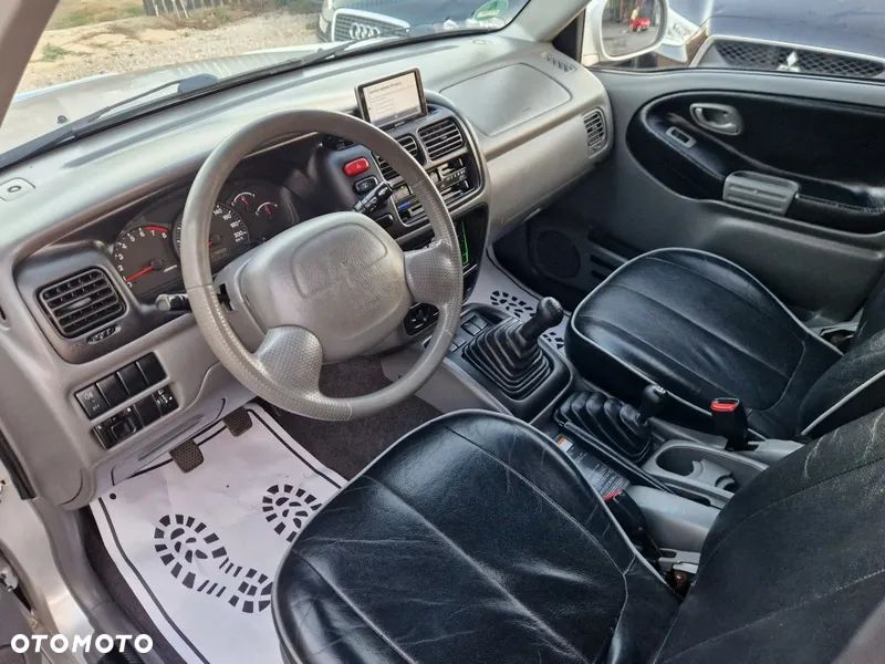 Suzuki Grand Vitara 2.5 V6 - 9