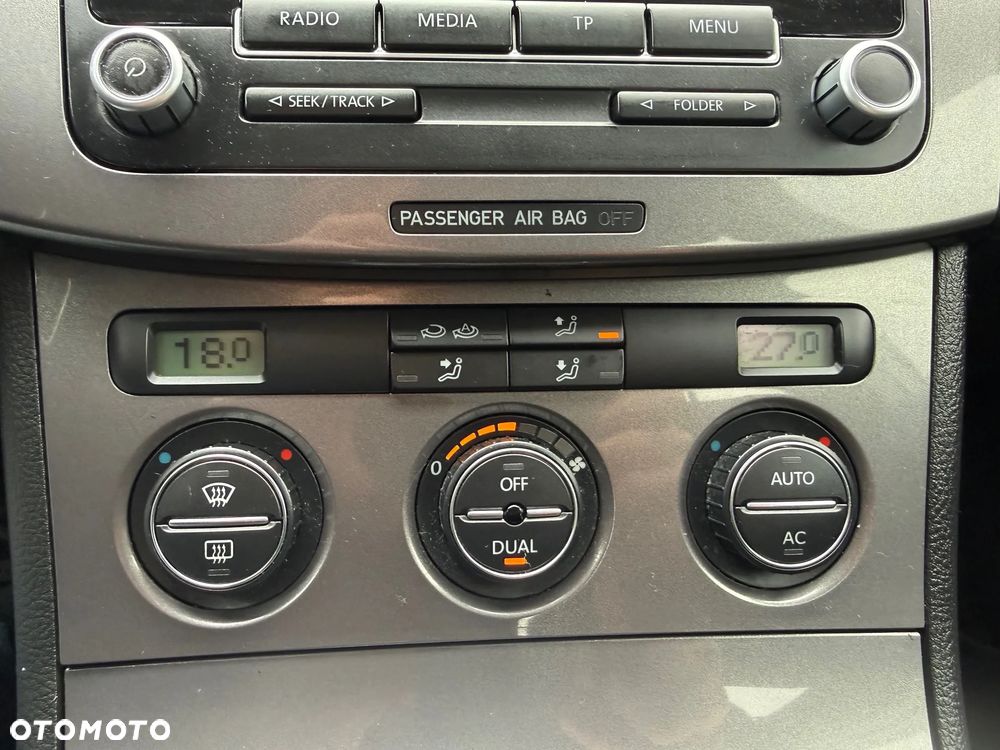 Volkswagen Passat 2.0 TDI DPF Individual - 18
