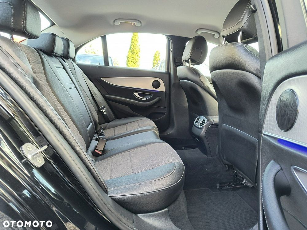 Mercedes-Benz Klasa E 400 4-Matic 9G-TRONIC - 13