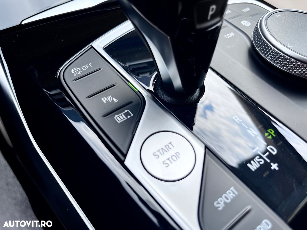 BMW Seria 3 330e Aut. Luxury Line - 33