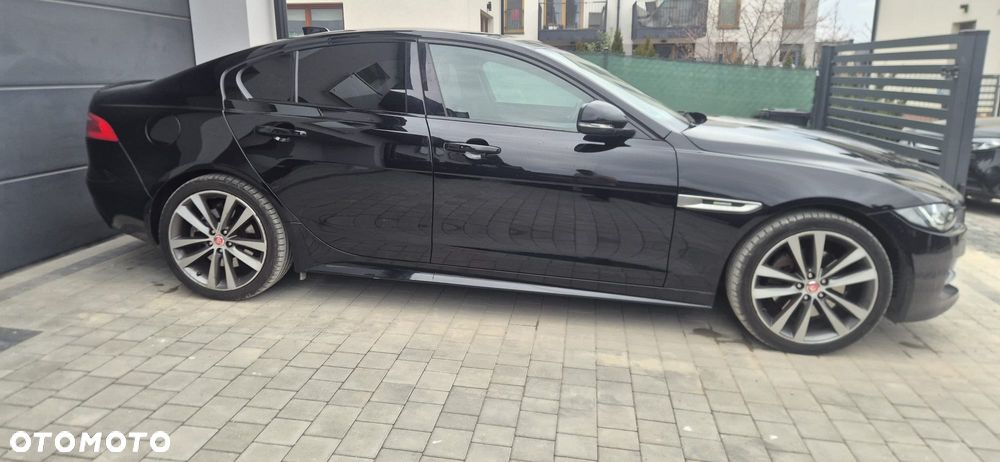 Jaguar XE 20d AWD R-Sport - 9