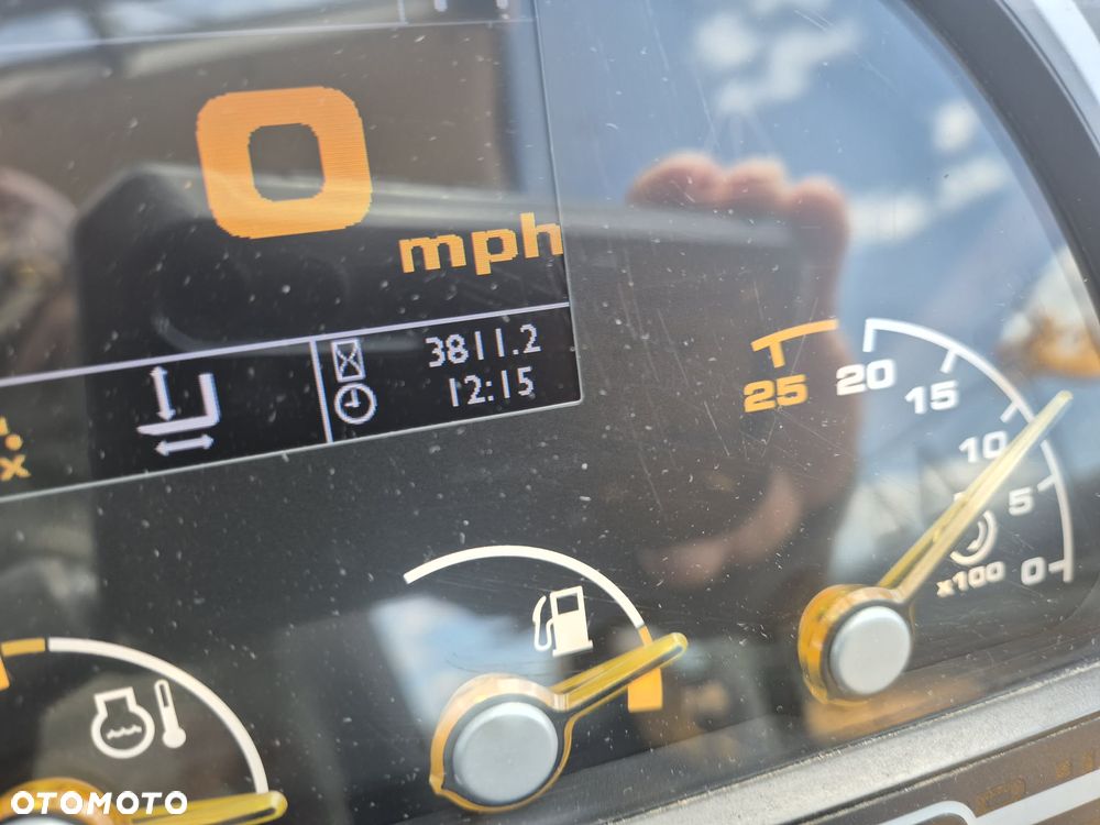 JCB 540-140 HiViz - 11