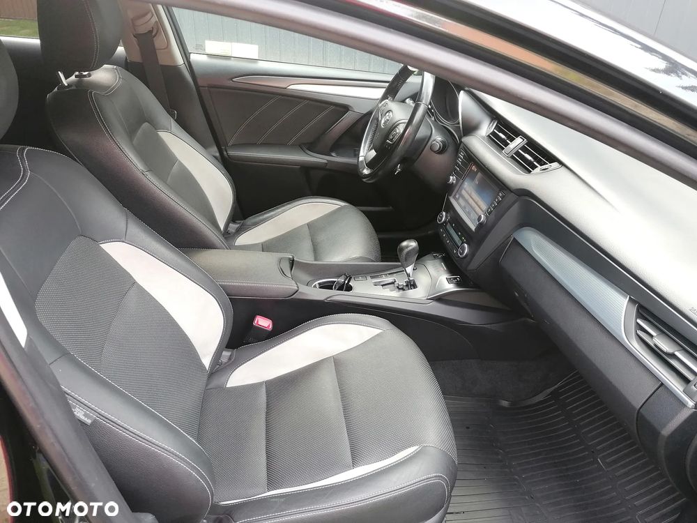 Toyota Avensis - 8