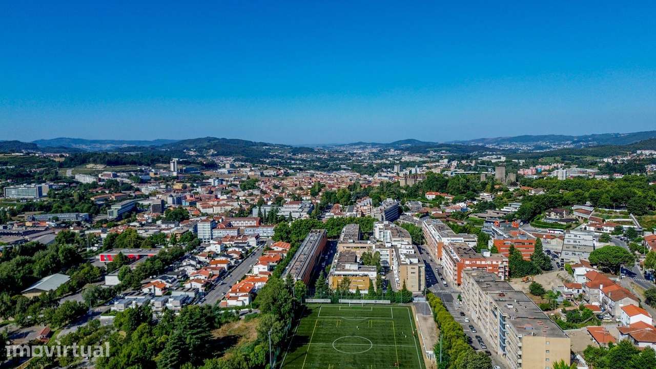 T2 Renovado na Costa em Guimarães com Vista para Penha e Garagem fecha - Grande imagem: 3/39