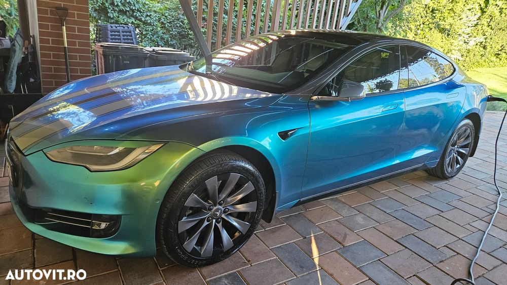 Tesla Model S - 8