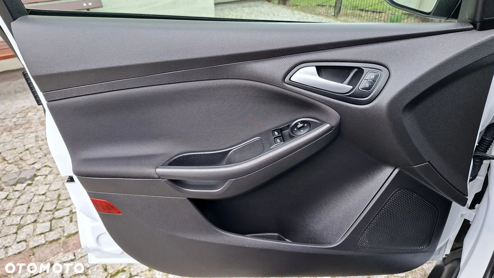 Ford Focus 1.0 EcoBoost Trend - 38