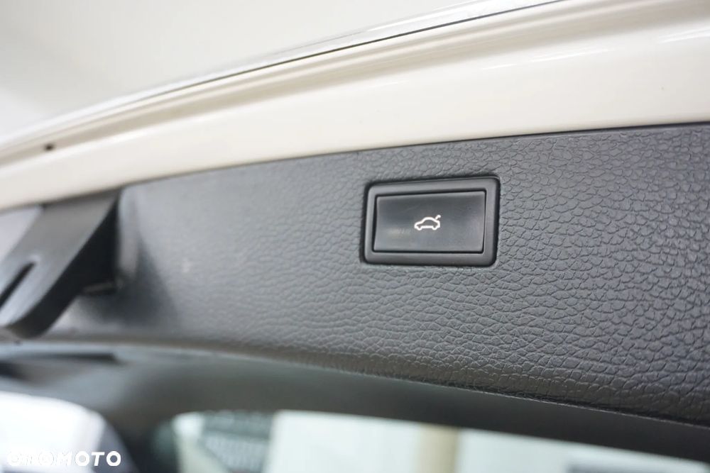 Volkswagen Passat Variant 2.0 TDI DSG Highline - 19