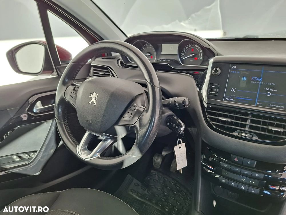 Peugeot 208 1.2 L PureTech Allure - 12