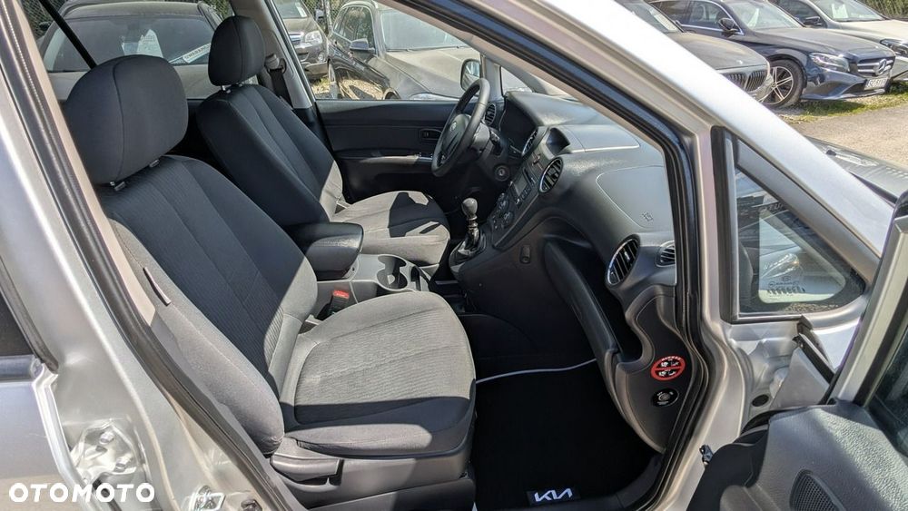 Kia Carens - 18