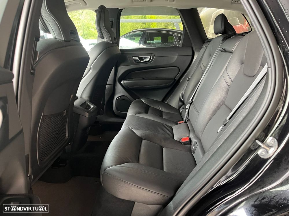 Volvo XC 60 2.0 B4 R-Design Geartronic - 42